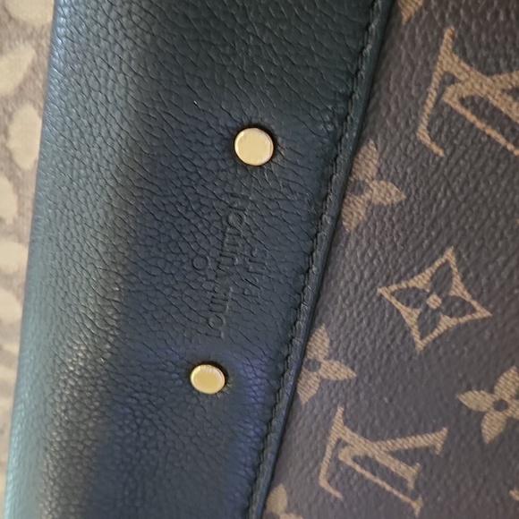 Louis Vuitton, Pallas Chain Monogram Canvas with Calfskin - Picture 6 of 16